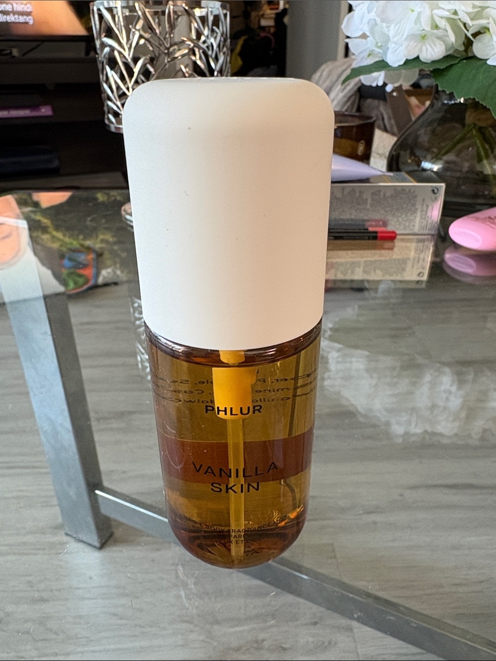 PHLUR Vanilla Skin Fragrance Mist in Cream and Amber